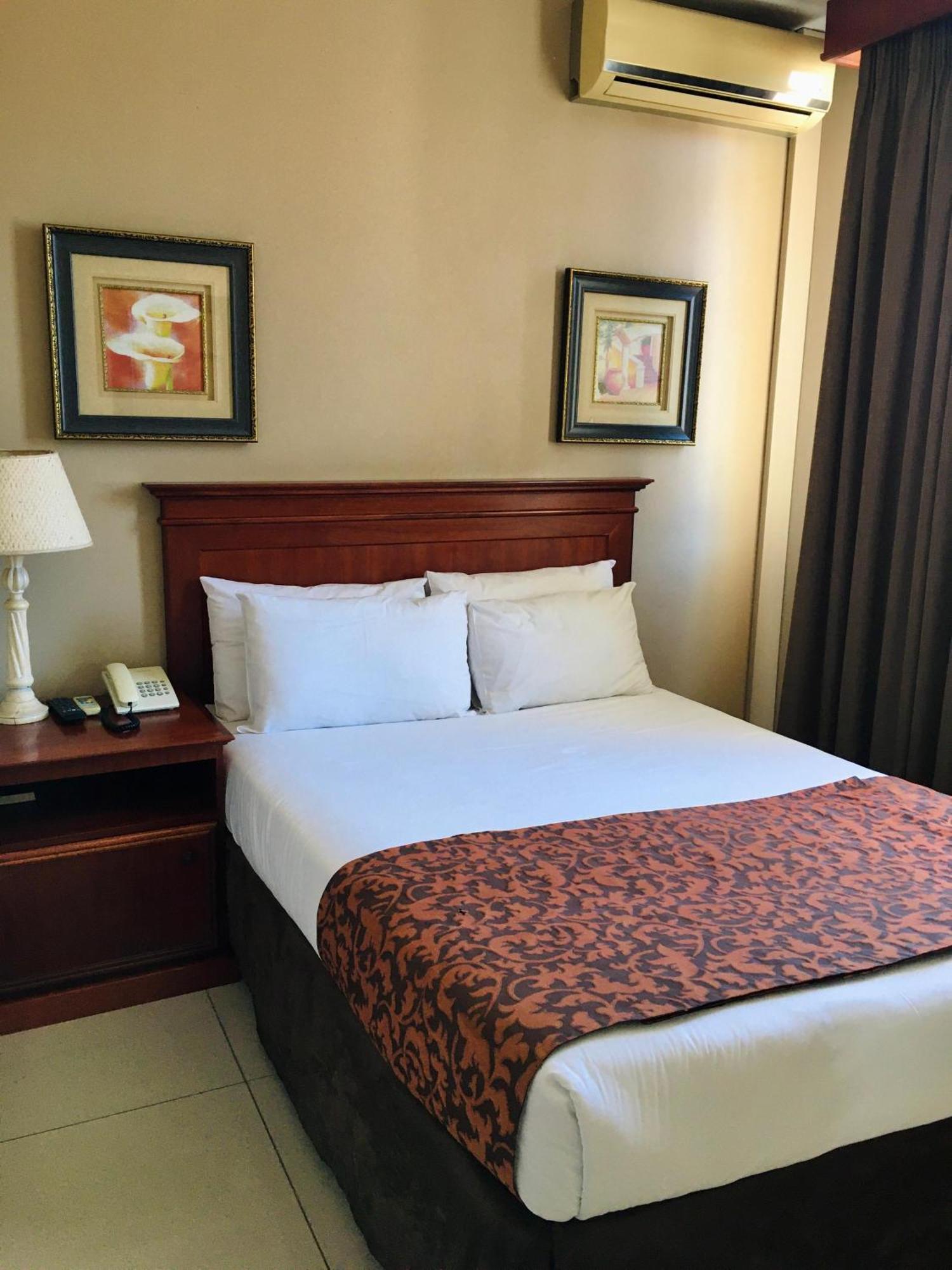 Emakhosini On East Hotel